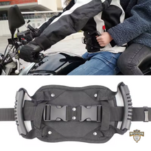 Carregar imagem no visualizador da galeria, suporte para passageiro de moto;
cinto para garupa de moto;
cinto para criança na moto;
cinto de segurança para passageiro de moto;
cinto de segurança infantil para moto;
cinto com alça para moto;
alça para passageiro de moto;
alça para garupa de moto;
alça de segurança para moto;
acessório para garupa de moto;