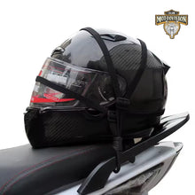 Carregar imagem no visualizador da galeria, presilha elástica para moto;
presilha elástica bagageiro;
presilha para capacete moto;
elástico para bagageiro de moto;
corda elástica moto;
elástico com gancho para moto;
presilha resistente para bagagem;
cinta elástica de alta resistência;
fixador de capacete na moto;
acessório para prender capacete na moto;
presilha elástica com gancho para moto;
presilha para prender mochila no bagageiro da moto;
cinta elástica universal para motocicleta;