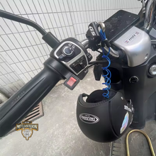 Carregar imagem no visualizador da galeria, Trava Anti furto;
trava bloqueadora;
trava de manete;
trava moto;
Trava capacete;
trava de capacete para moto;
trava de capacete com cabo de aço;
trava de guidão com cabo;
trava antifurto para capacete;
trava de segurança para capacete;
trava para capacete universal;
trava capacete moto BMW;
trava para capacete com chave;
trava de capacete portátil;
trava para moto com cabo de aço;