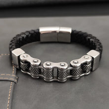 Carregar imagem no visualizador da galeria, Pulseira IRON RIDER — Couro Trançado & Aço Inoxidável Estilo Biker