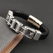 Carregar imagem no visualizador da galeria, Pulseira IRON RIDER — Couro Trançado &amp; Aço Inoxidável Estilo Biker
