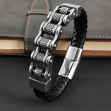 Carregar imagem no visualizador da galeria, Pulseira IRON RIDER — Couro Trançado &amp; Aço Inoxidável Estilo Biker
