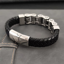 Carregar imagem no visualizador da galeria, Pulseira IRON RIDER — Couro Trançado &amp; Aço Inoxidável Estilo Biker
